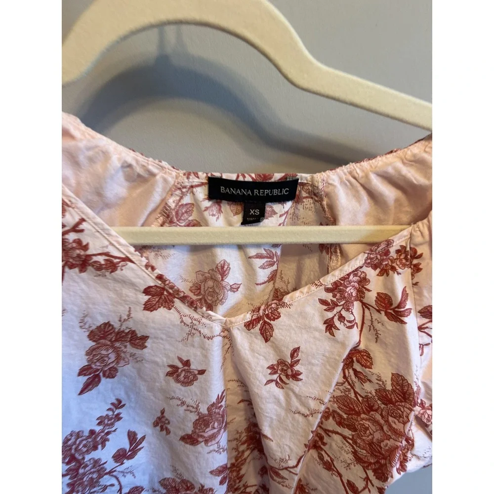 Banana Republic Floral Toile Puff Sleeve Blouse Pink Red V-Neck Cotton Top XS